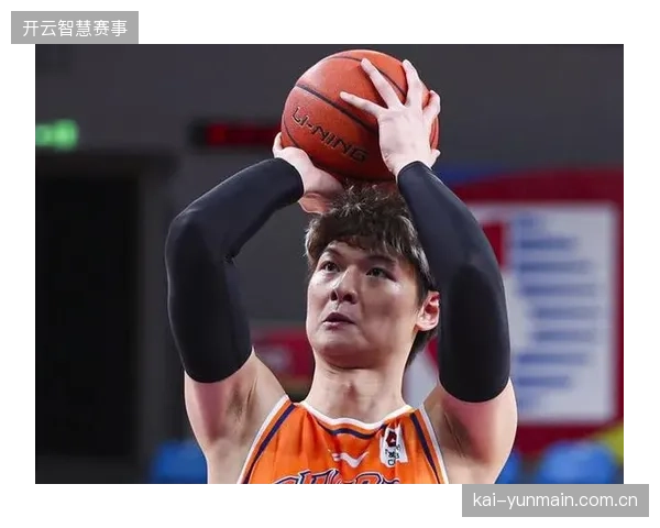 王哲林统治禁区末节锁定胜局，上海男篮时隔24年重夺CBA总冠军